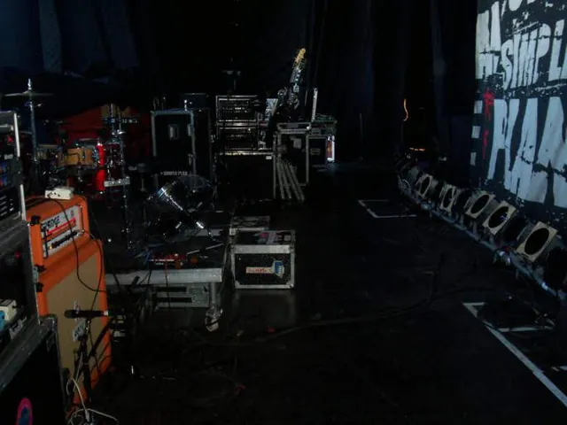 Backline de concert vu des coulisses — International de montgolfières, Saint-Jean-sur-Richelieu.